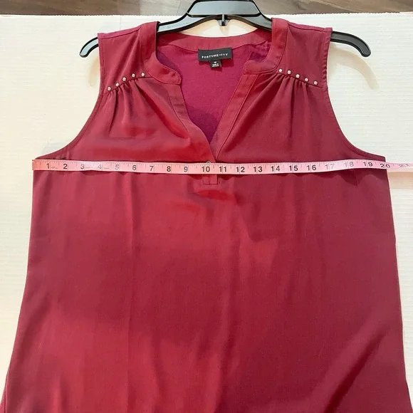 Fortune + Ivy magenta top Women's Size Medium With Shoulder Detail - Picture 4 of 7